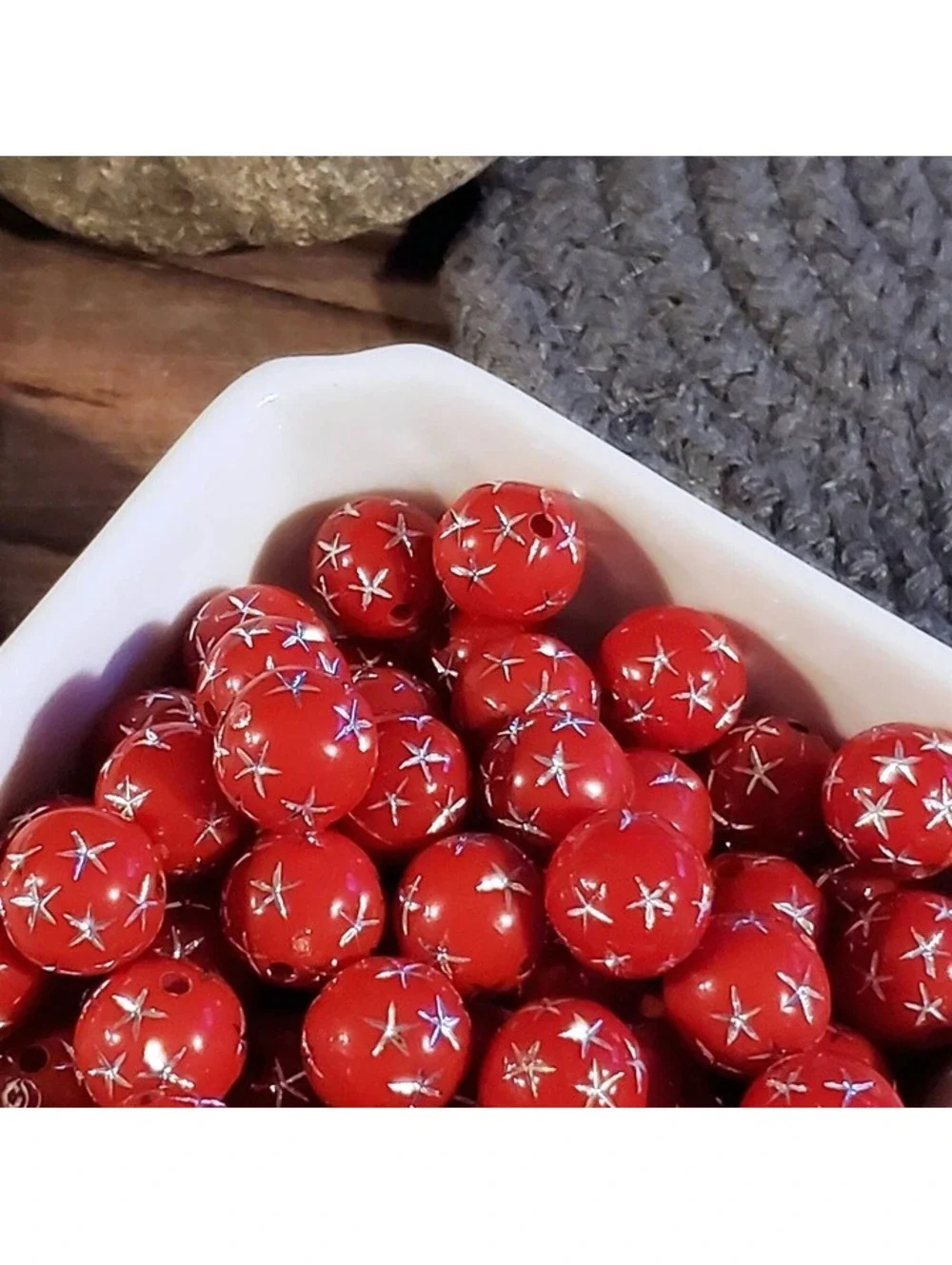 10 Vintage Retro Red & Silver Stars 12mm Round Acrylic Shabby Chic Beads